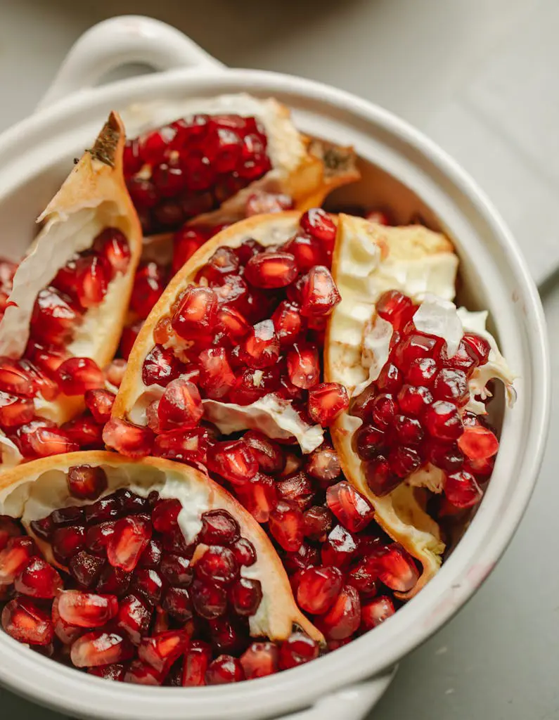 How To Cut A Pomegranate Easily